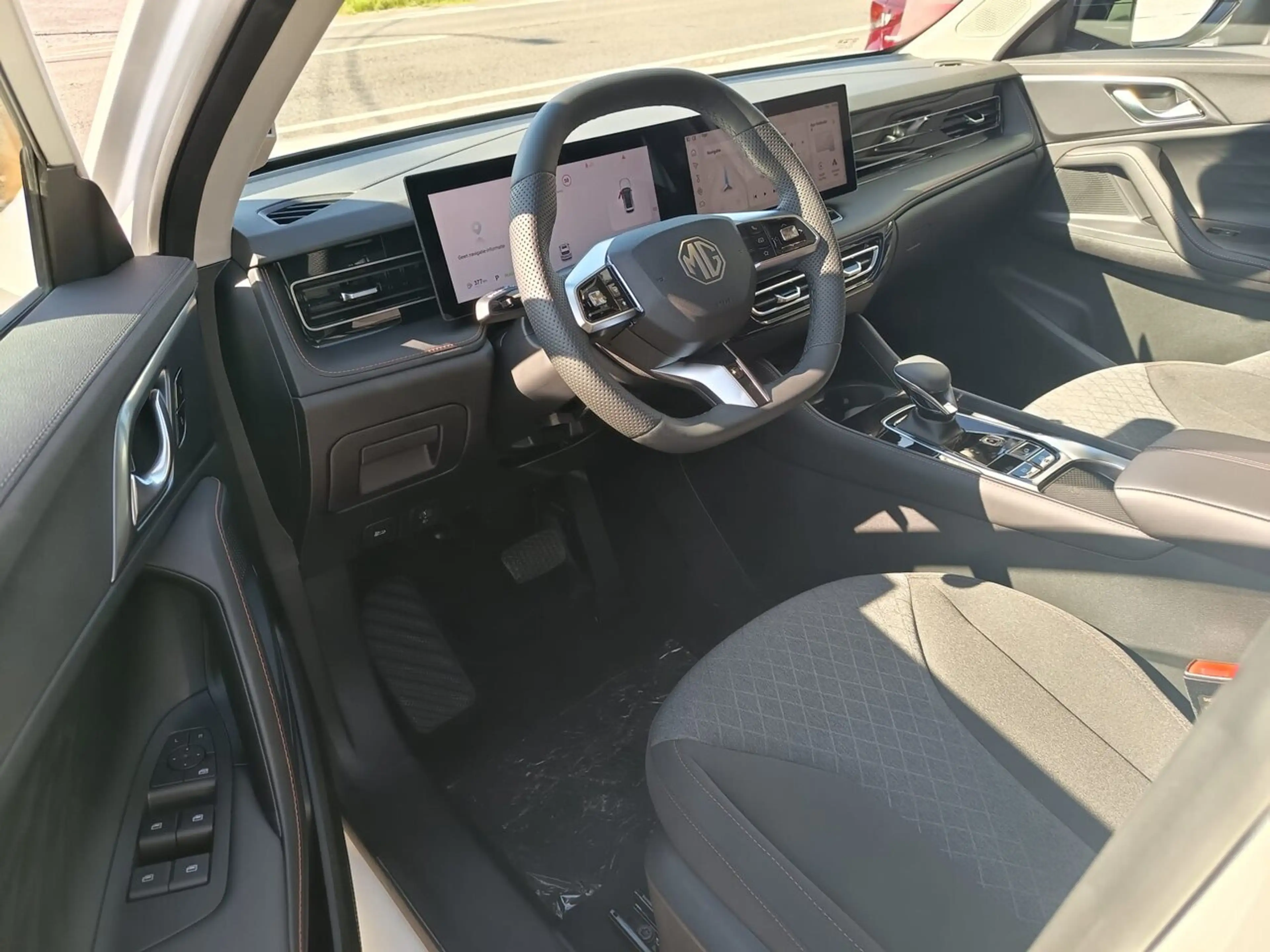 MG HS FULL HYBRID / AT / Camera / Cruise Control / Ca... — photo 9
