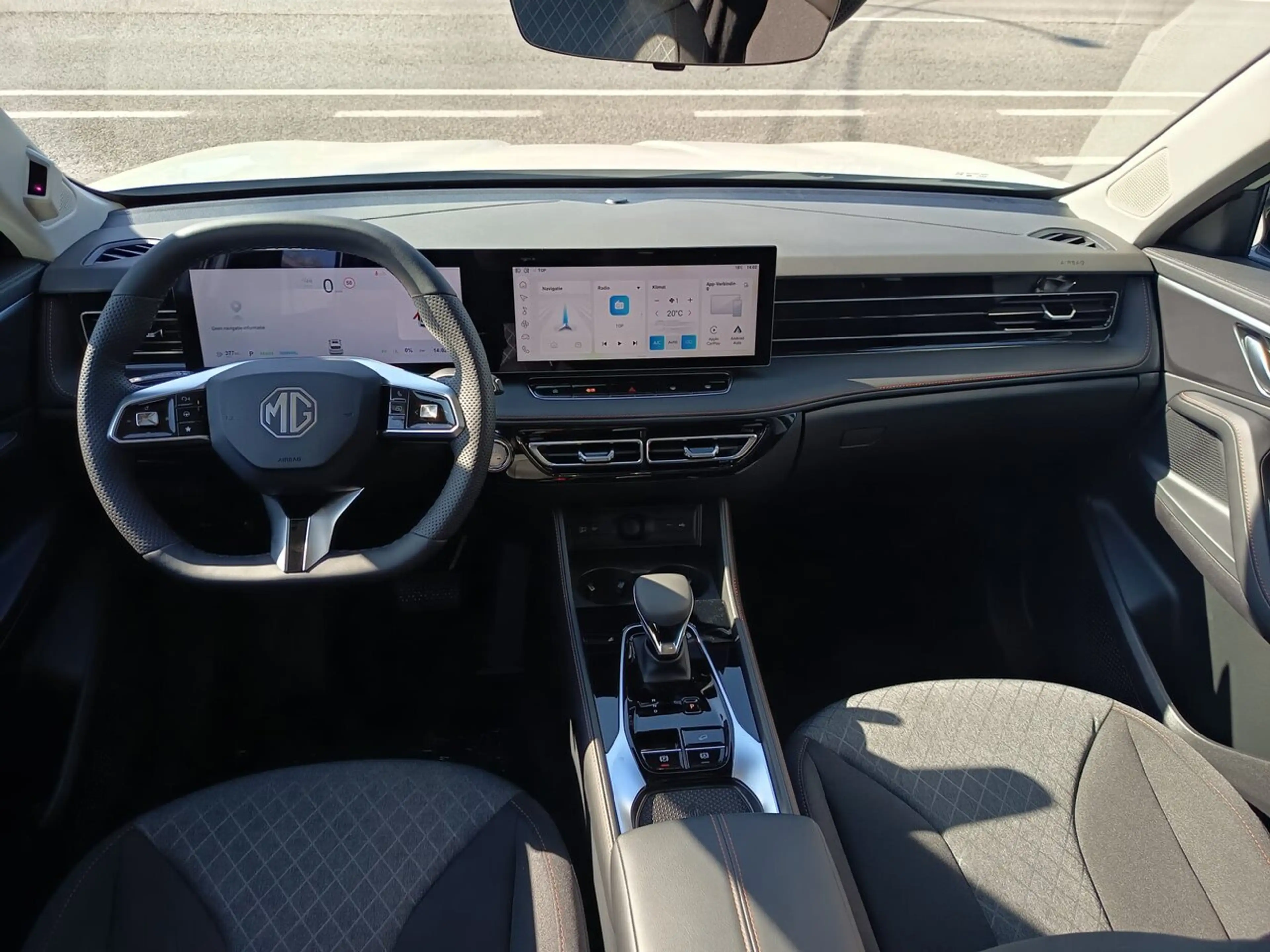 MG HS FULL HYBRID / AT / Camera / Cruise Control / Ca... — photo 10