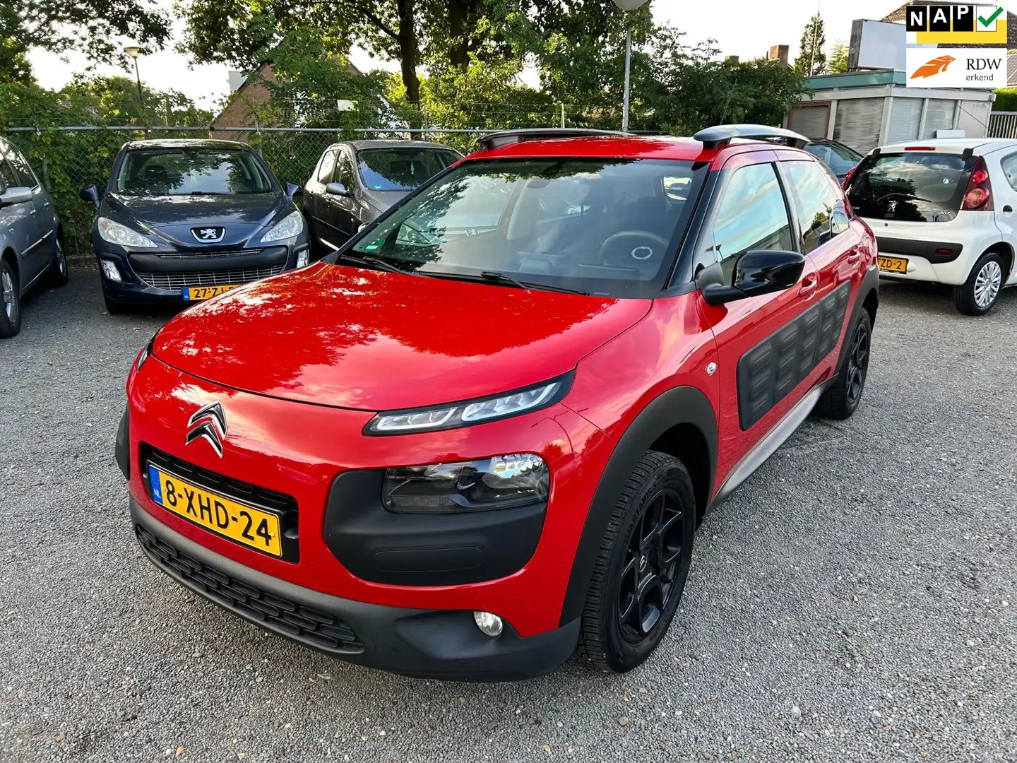 Citroen C4 Cactus 1.2 VTi Feel // APK 30-7-2026 // Airco Rood - 1