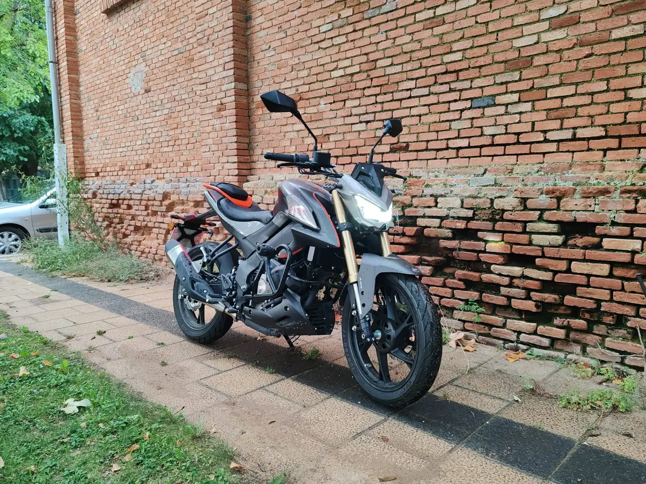 QJ Motor SRK 125 S
