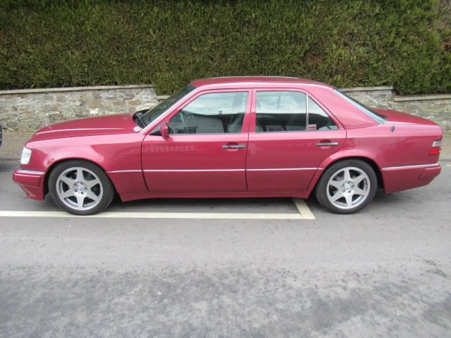 Mercedes-Benz E 500 Rood - 1