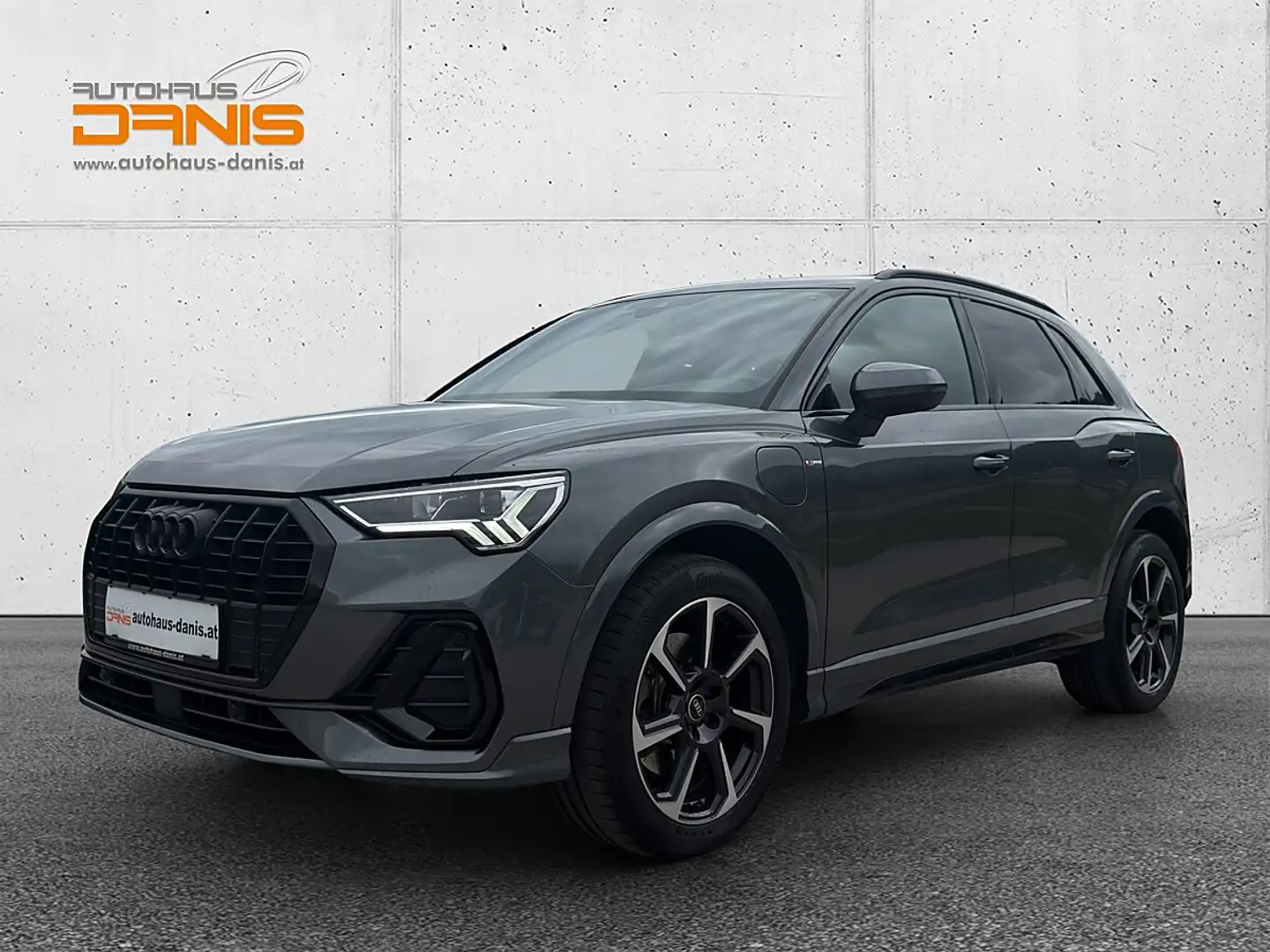 Audi Q3 45 TFSI e S-tronic S-line LED/KAMERA/MMI+ Grau - 1