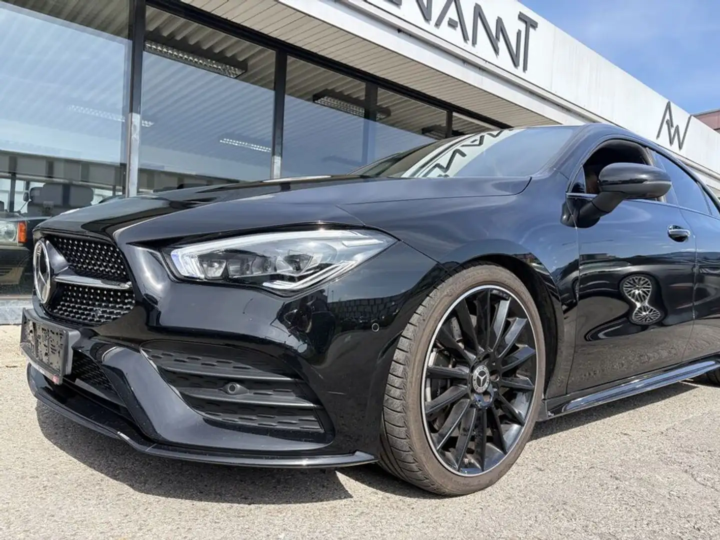Mercedes-Benz CLA 250 4Matic (118.347)AMG line Schwarz - 2