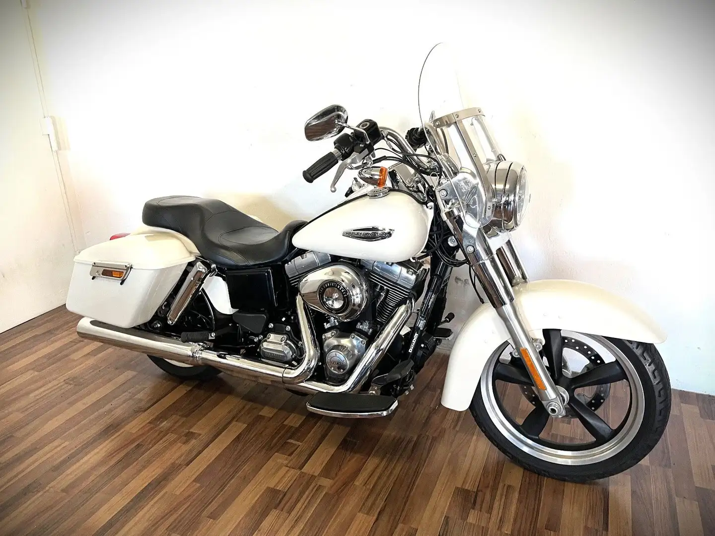 Harley-Davidson Dyna Switchback White - 1