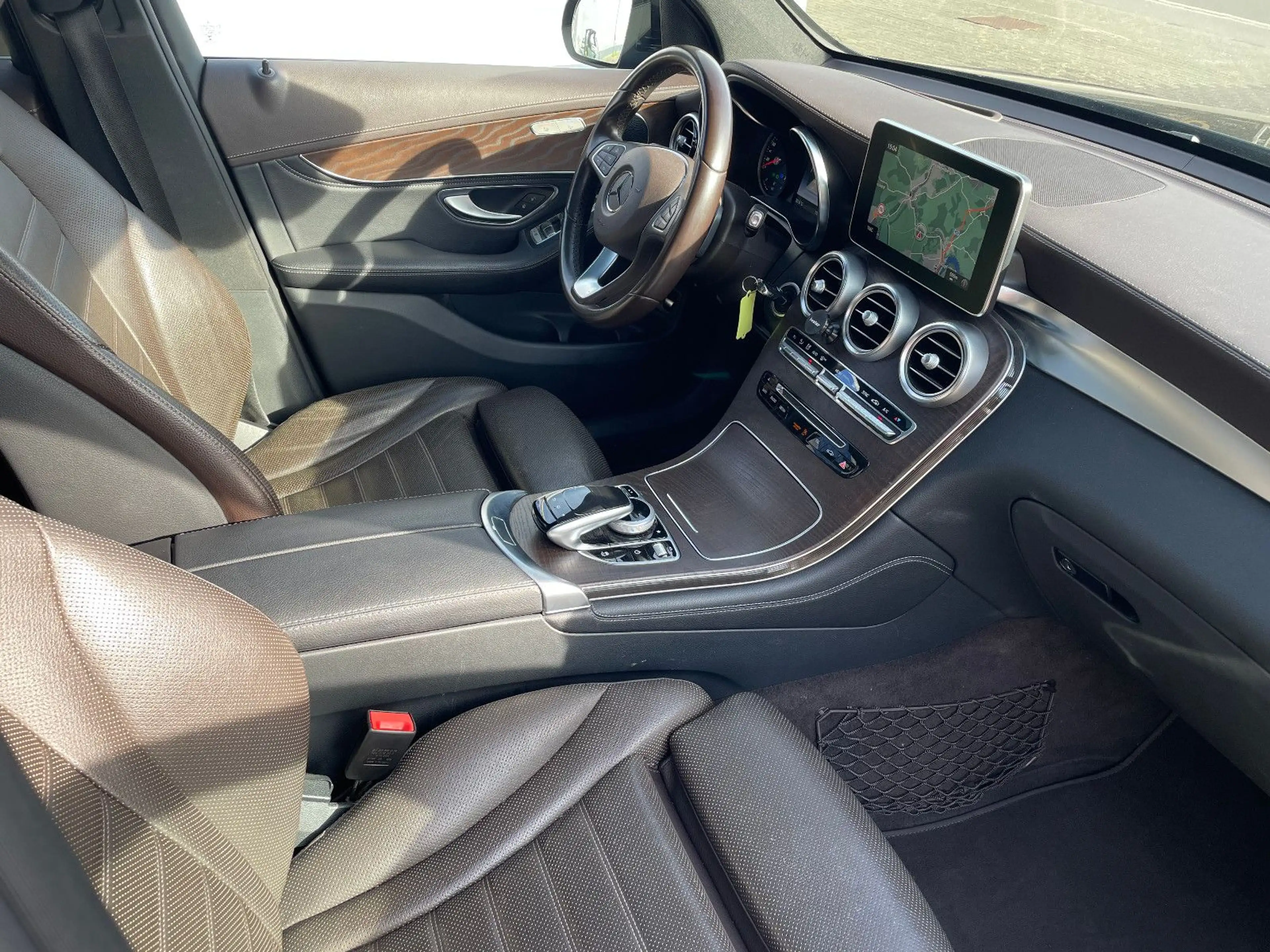 Mercedes-Benz GLC 250 4Matic Exclusive Pano HuD LED 19" — photo 15