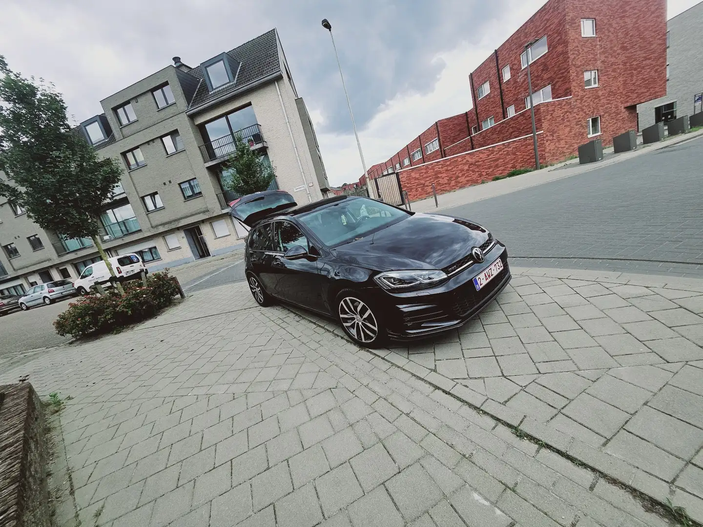 Volkswagen Golf 1.4 TSI gti look Zwart - 1