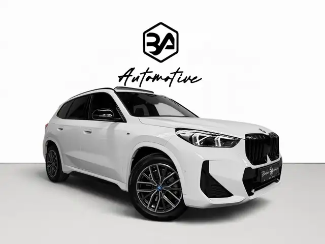 BMW X2 X2 1.5iA X1 XDrive 25e Pack M | TOIT PANORAMIQUE | FULL LED | CAMÉRA | SIÈGES MASSANT