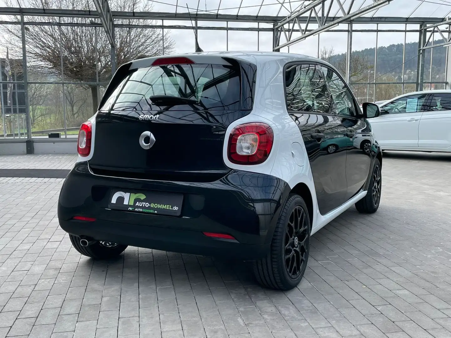 smart forFour 0.9 66kW DCT Passion Nav Tempomat SH MFL crna - 2