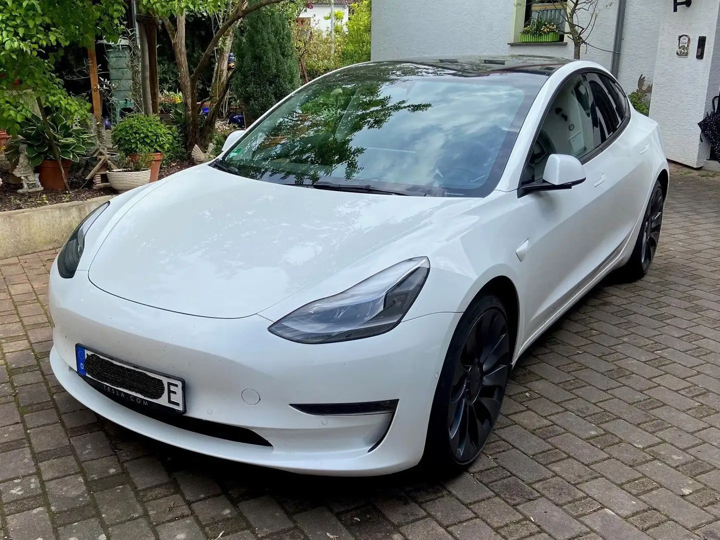 Tesla Model 3 Performance Weiß - 1