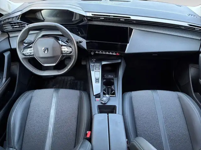 Peugeot 308 view 6