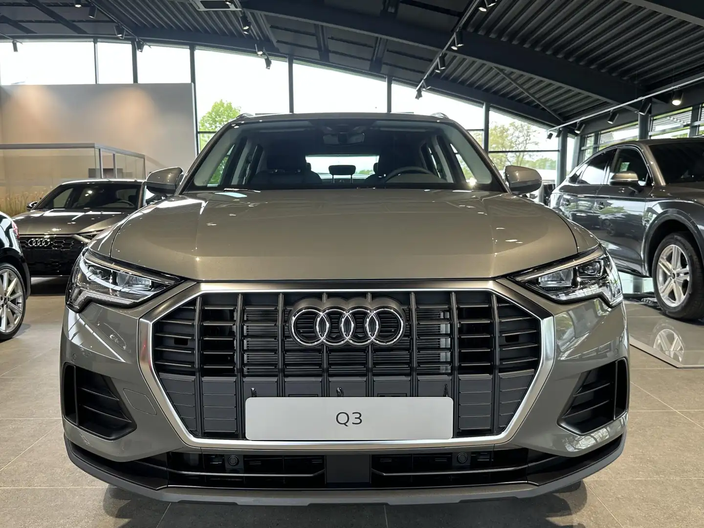 Audi Q3 45 TFSI e Advanced edition | Uit voorraad leverbaa Grey - 2