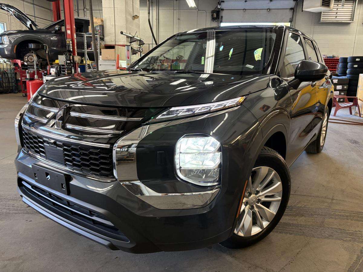 2026 Mitsubishi Outlander ES S-AWC