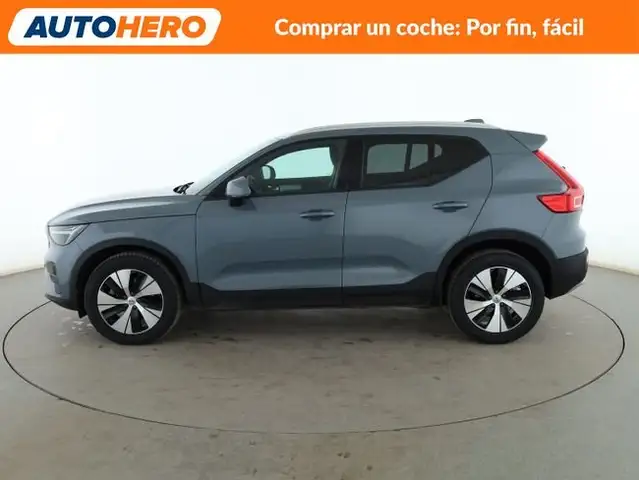 Volvo XC40 view 3