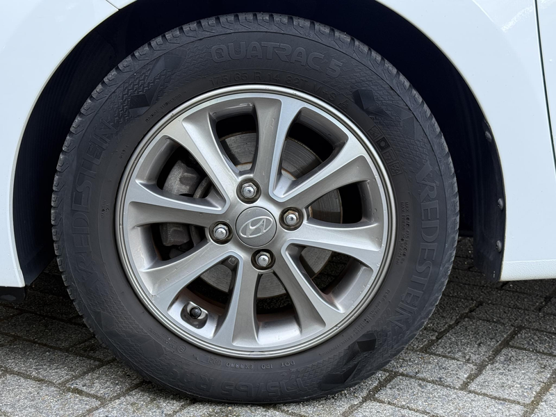 Hyundai i10 1.0i i-Motion Premium All Season Banden | Cruise C — photo 10