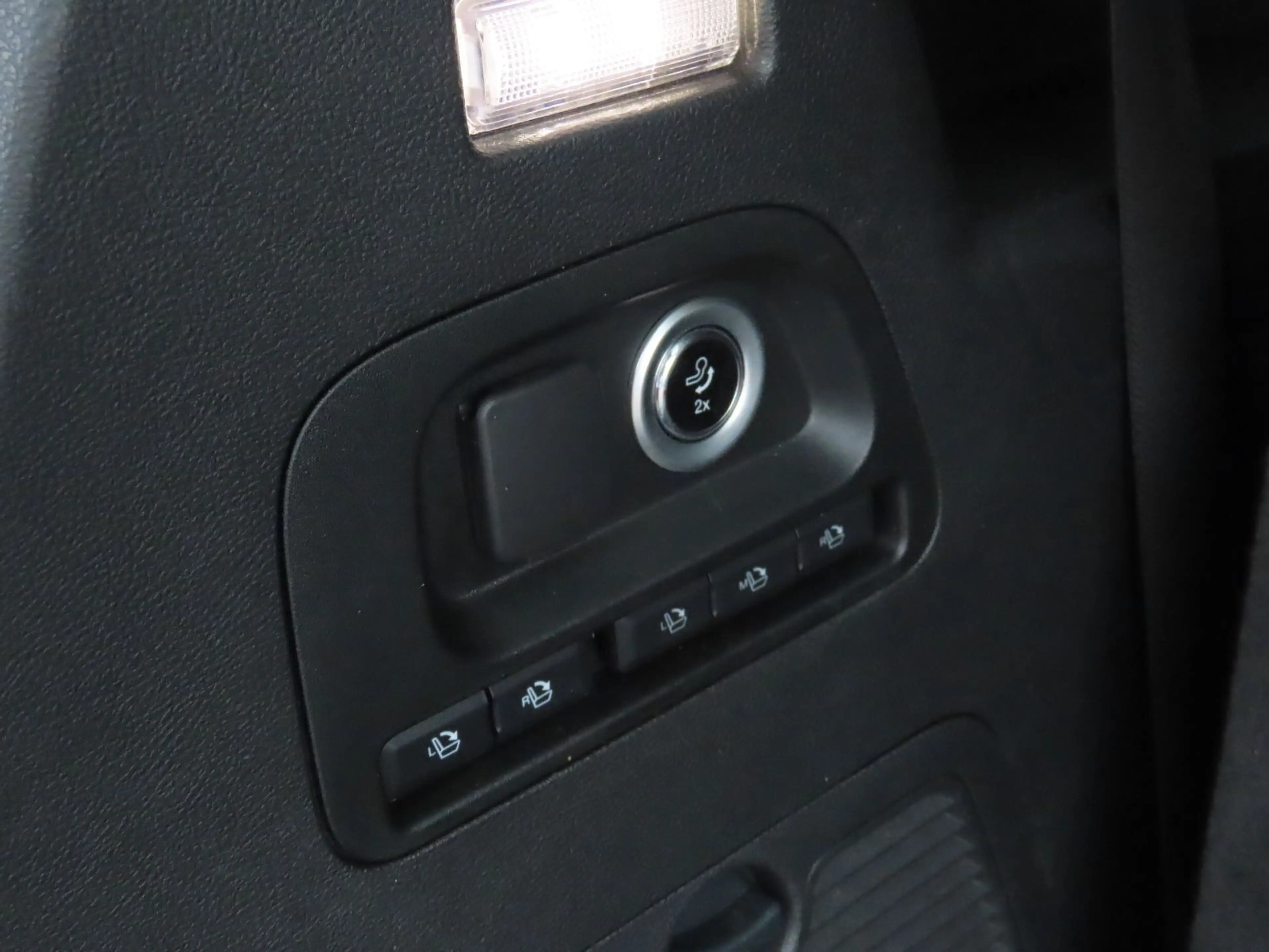 Ford S-Max 2.0 TDCI Leder Sitzheizung Kamera 7 Sitze — photo 10