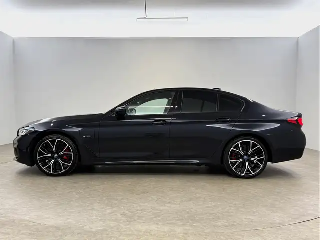 BMW 5 Series view 11