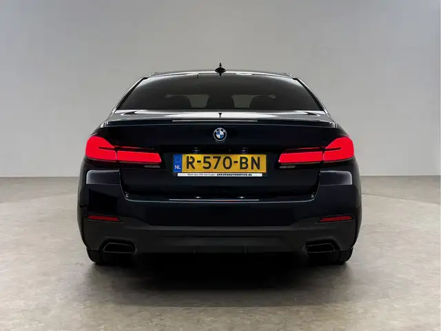 BMW 5 Series view 9