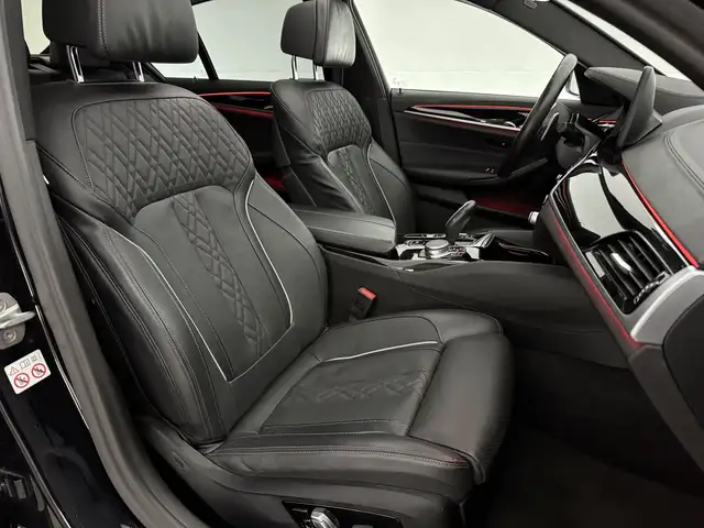 BMW 5 Series view 16