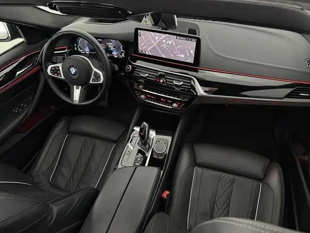 BMW 5 Series view 17