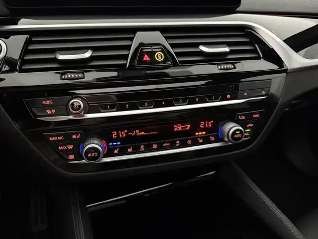BMW 5 Series view 26