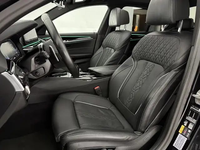 BMW 5 Series view 15
