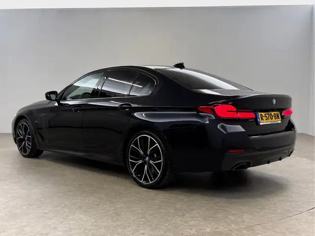 BMW 5 Series view 3