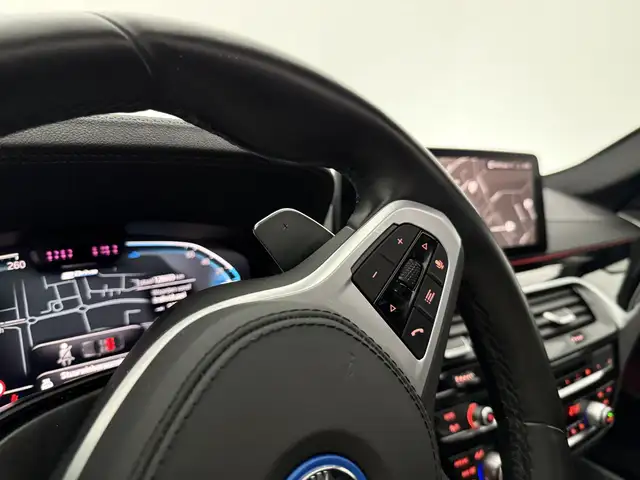 BMW 5 Series view 25