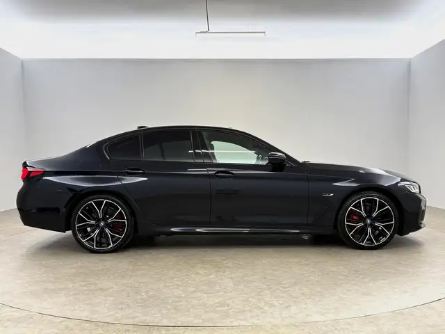 BMW 5 Series view 10