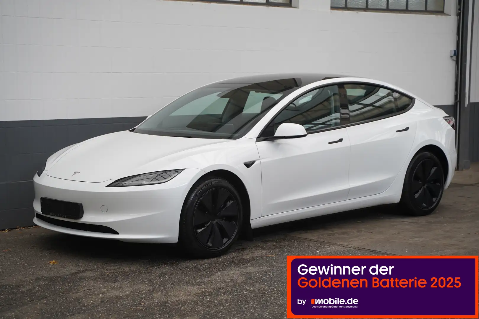 Tesla Model 3 Standard Range + *Highland* Weiß - 1