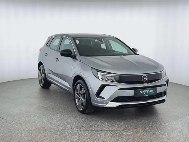 Opel Grandland view 3