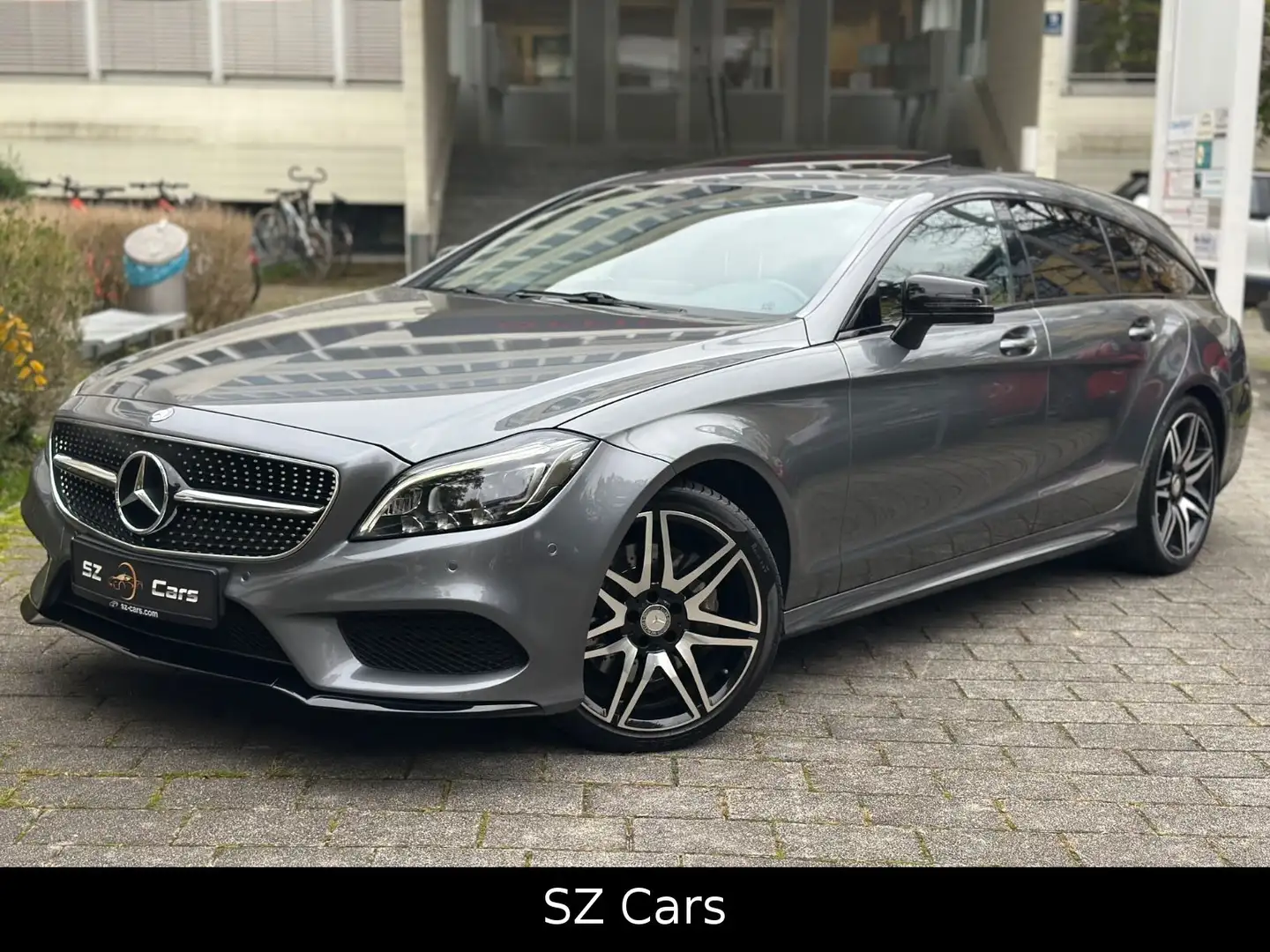 Mercedes-Benz CLS 400 4Matic*Multibeam*RFK*H&K Grau - 1