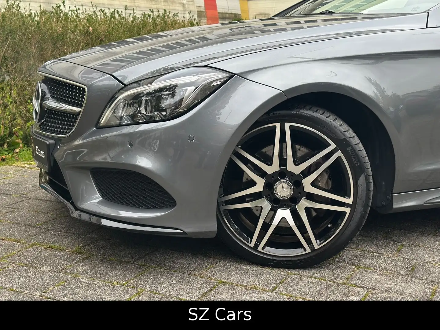 Mercedes-Benz CLS 400 4Matic*Multibeam*RFK*H&K Grau - 2