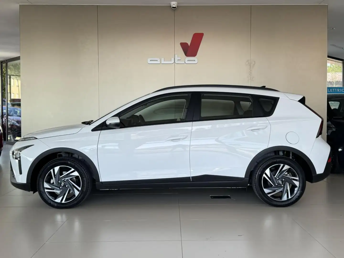 Hyundai BAYON 1.2 MPI MT XLine+SENSORI+TELECAMERA+CARPLAY Bianco - 1