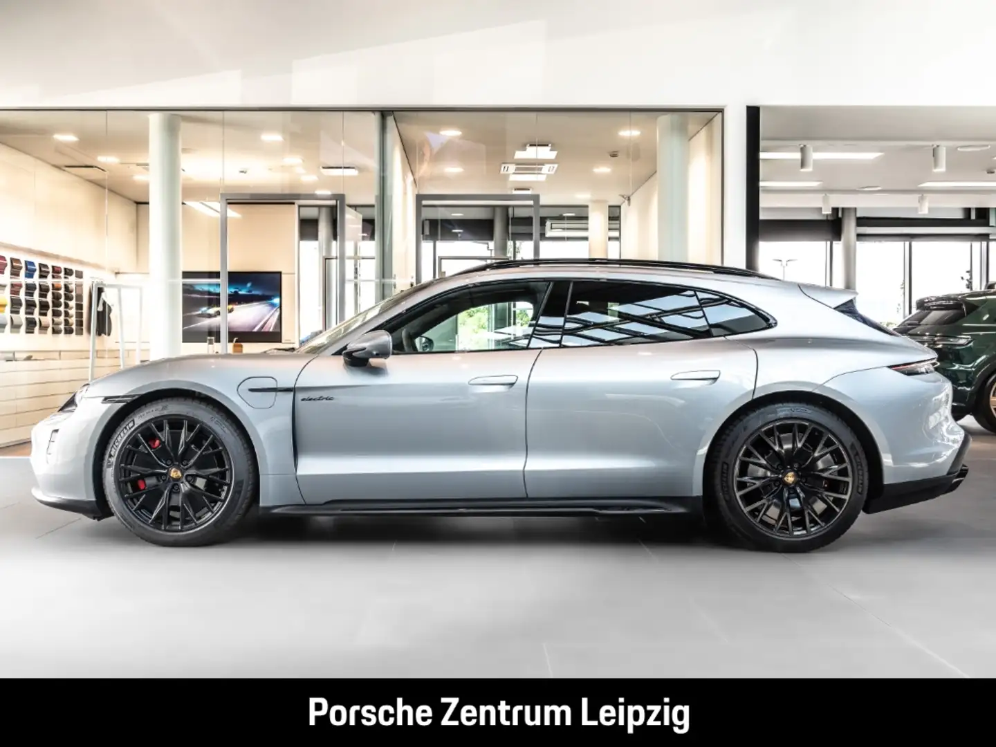 Porsche Taycan GTS Sport Turismo BOSE Surround-View LED Stříbrná - 2
