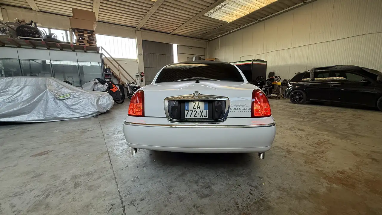 Lincoln Town Car limousine, foto 3