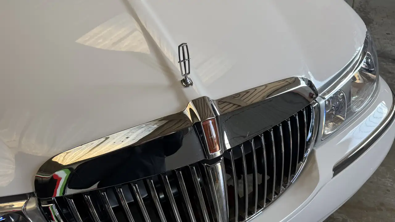 Lincoln Town Car limousine, foto 11
