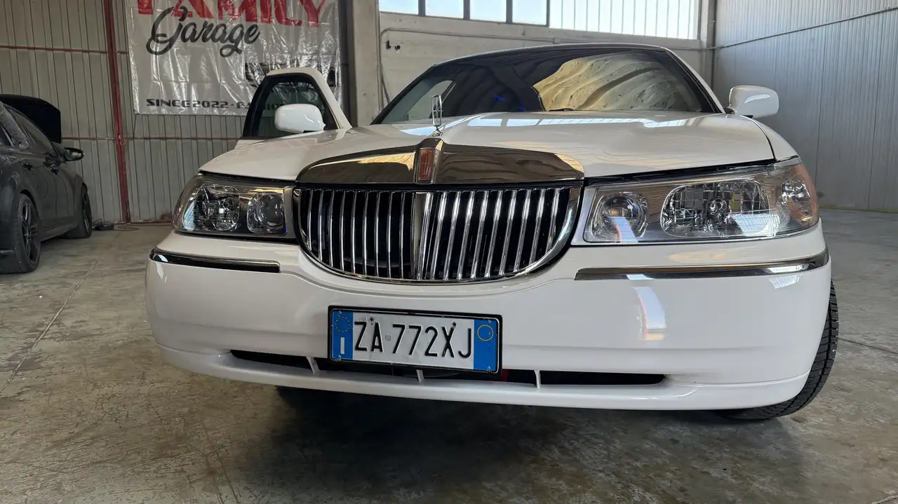 Lincoln Town Car limousine, foto 10