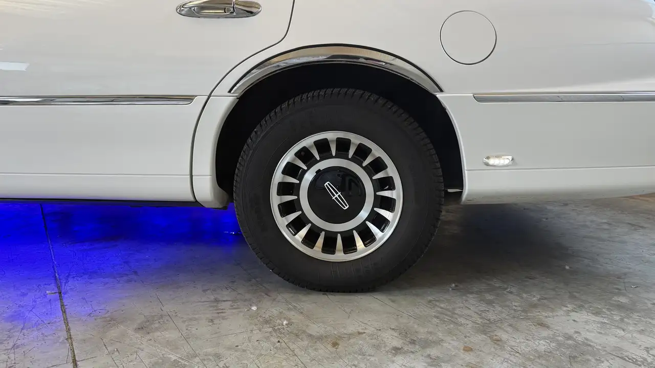 Lincoln Town Car limousine, foto 6
