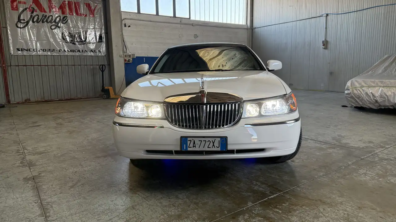 Lincoln Town Car limousine, foto 9