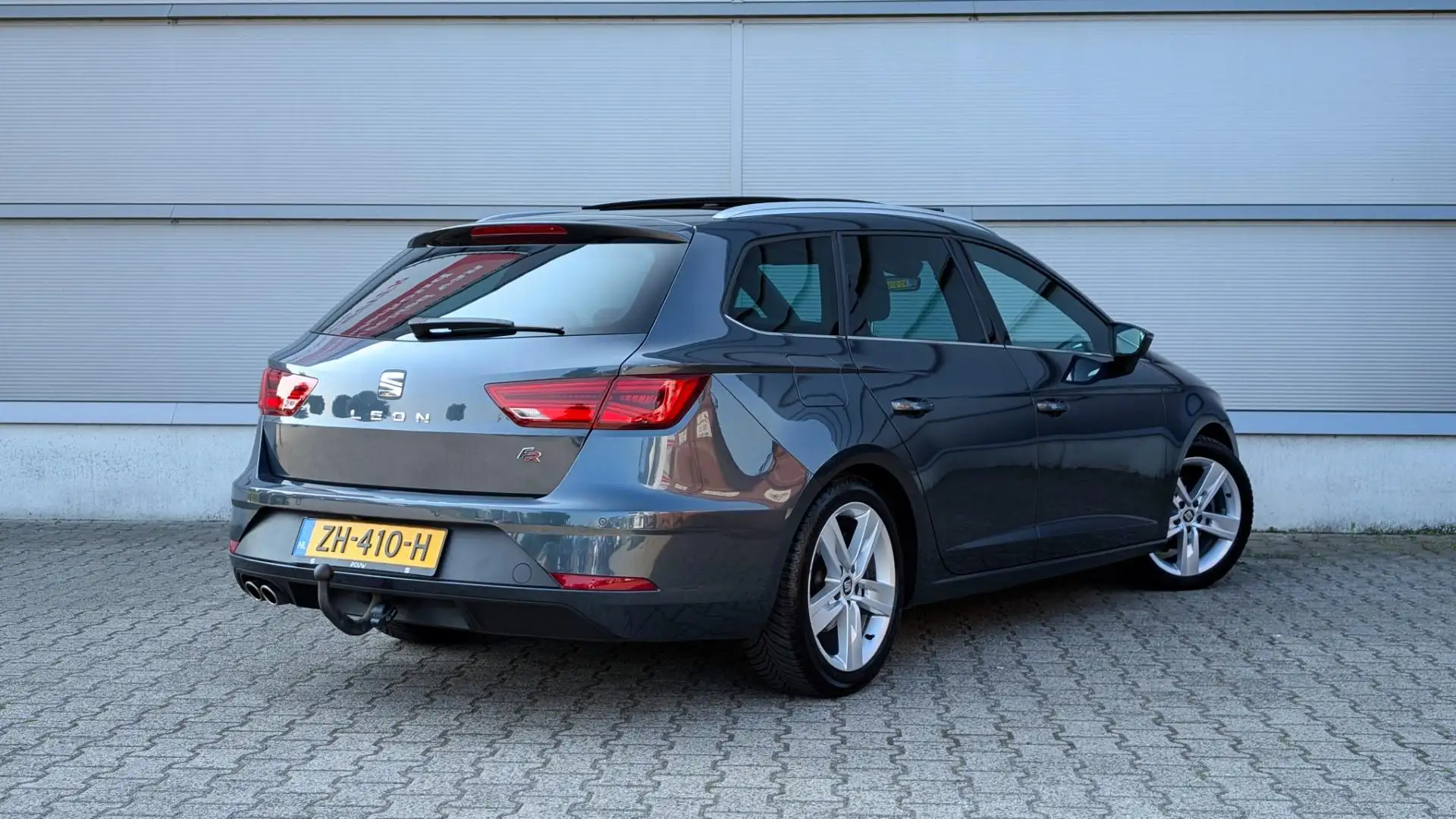 SEAT Leon ST 1.5 TSI 150pk DSG FR | Panoramadak | Leer | Tre Grau - 2