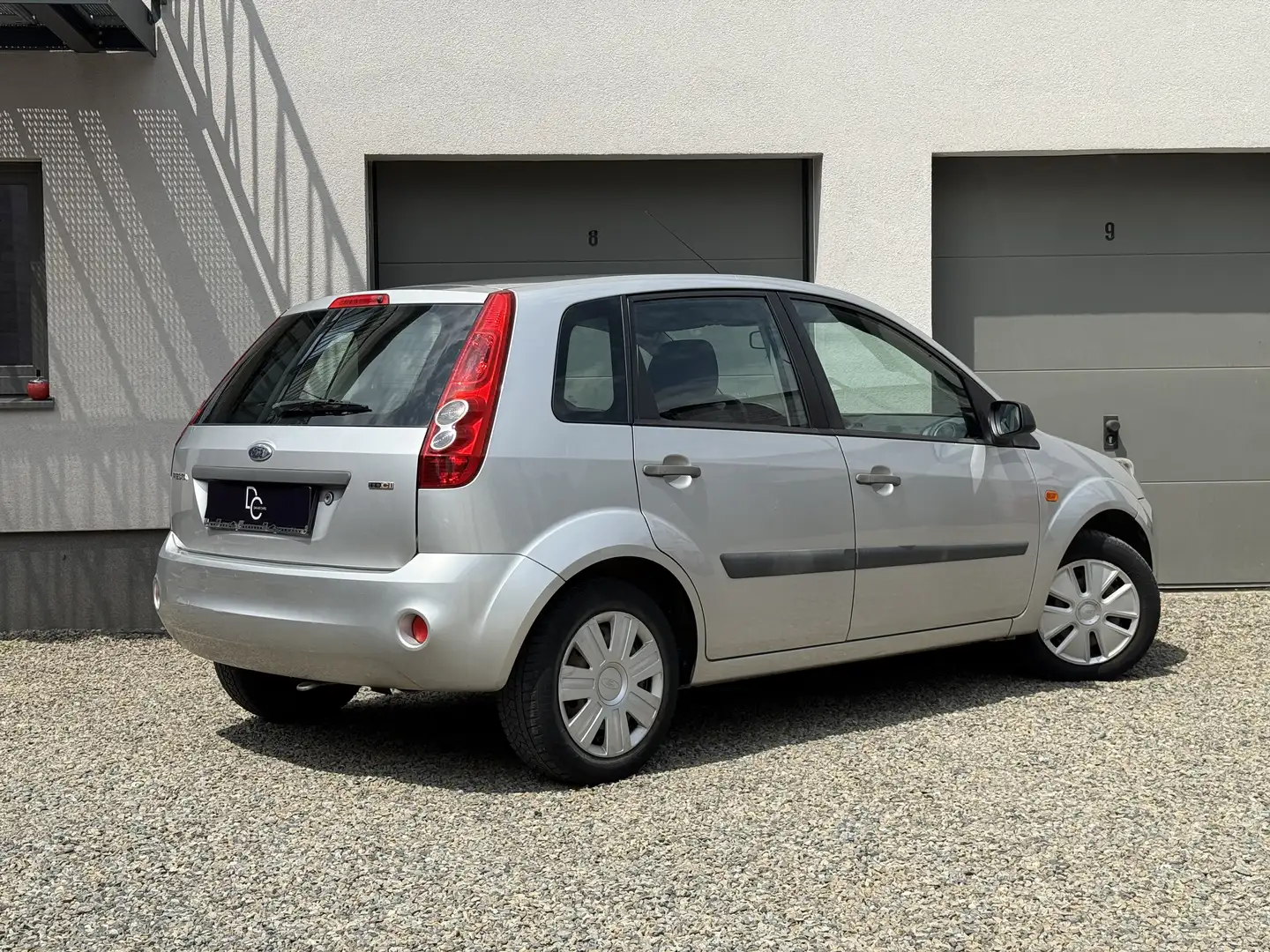 Ford Fiesta 1.4 TDCI Gris - 2