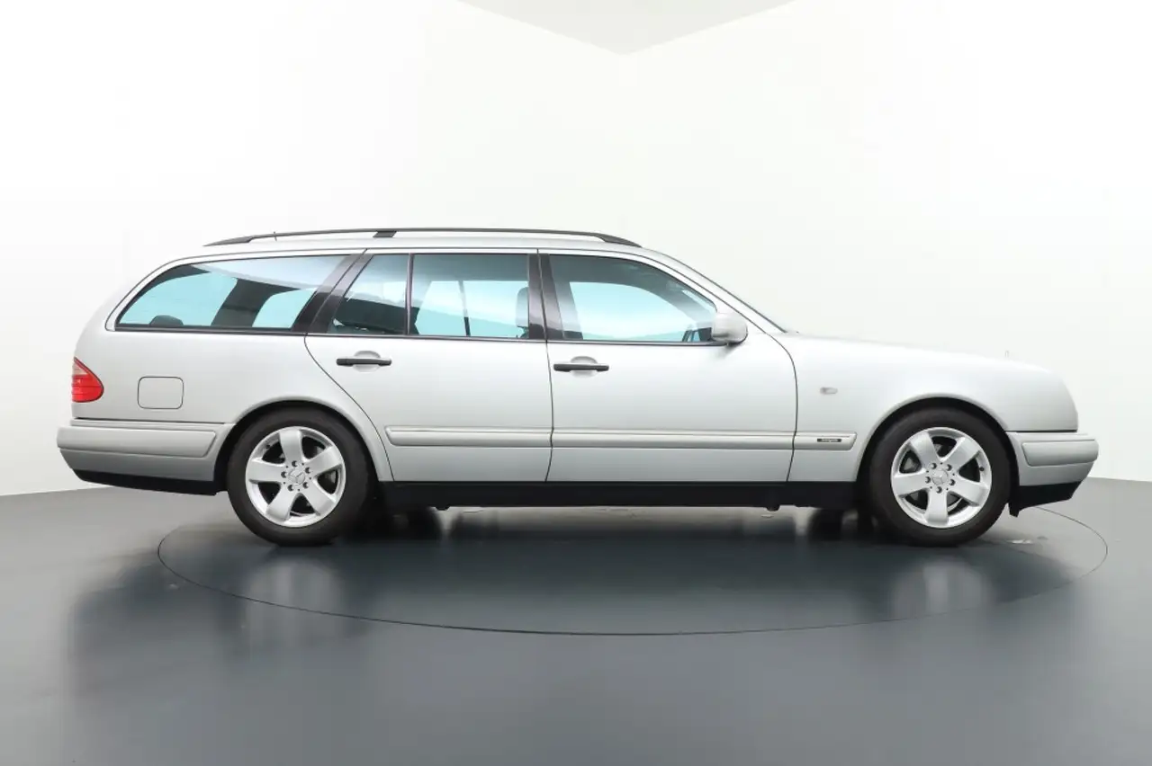 Mercedes-Benz E 220 CDI Avantgarde Stationcar Youngtimer !!, foto 6