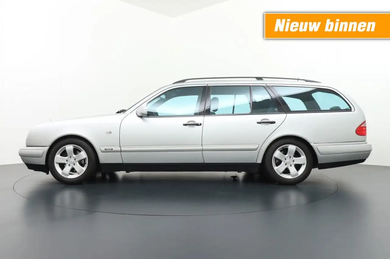 Mercedes-Benz E 220 CDI Avantgarde Stationcar Youngtimer !!, foto 2