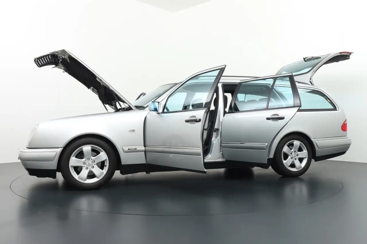 Mercedes-Benz E 220 CDI Avantgarde Stationcar Youngtimer !!, foto 11