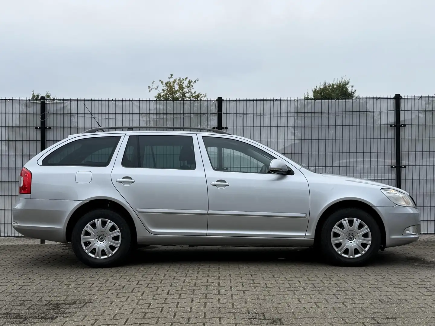 Skoda Octavia Combi 1.4 TSI Ambition Business Line Trekhaak! Grijs - 2