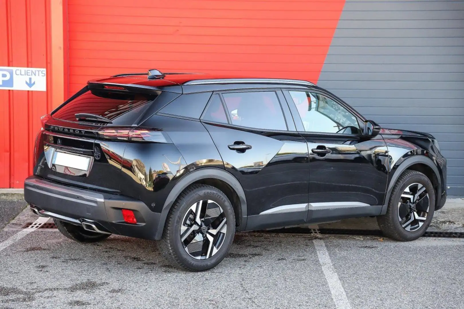 Peugeot 2008 1.2i PureTech 100 Allure CARPLAY Zwart - 2