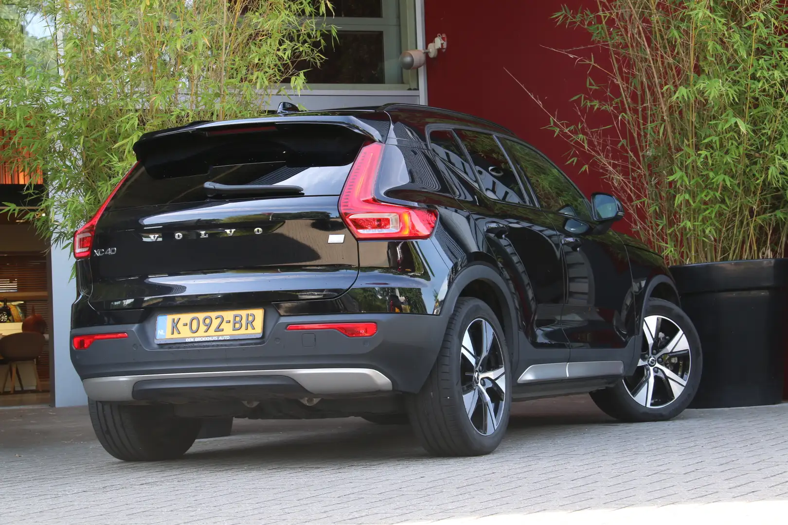 Volvo XC40 Recharge P8 AWD R-Design | Styling kit | Panoramad Zwart - 2