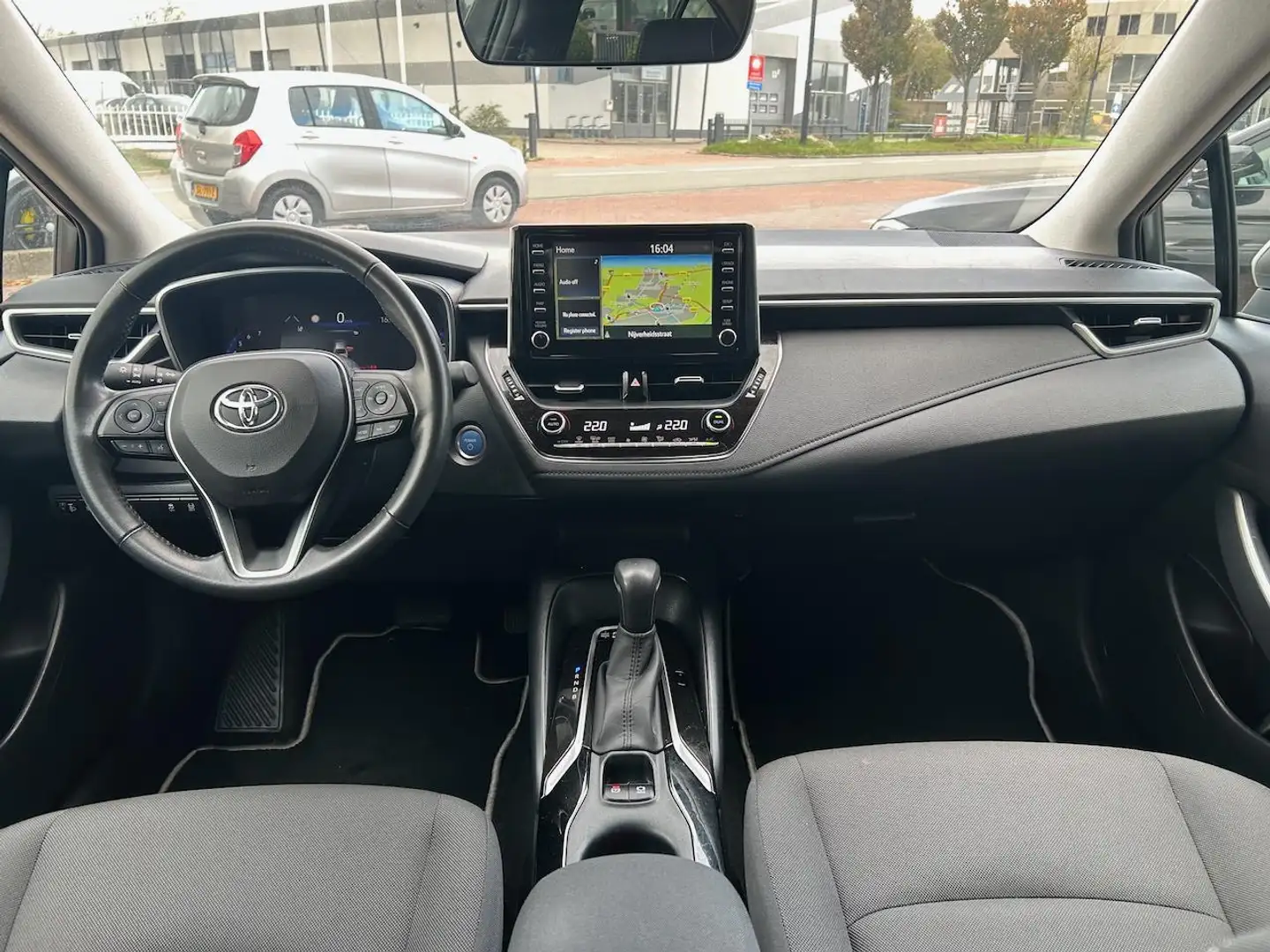 Toyota Corolla 1.8 Hybrid First Edition AUT|Clima|Cruise|NAVI Wit - 2