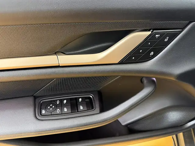 Porsche Taycan view 8