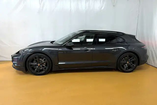 Porsche Taycan view 3